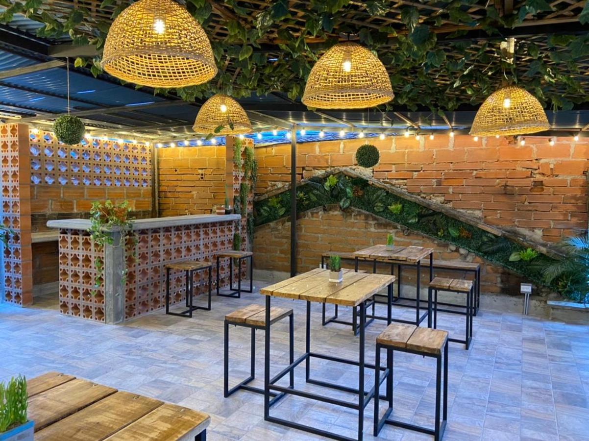 Oasis Hostel Medellín Buitenkant foto