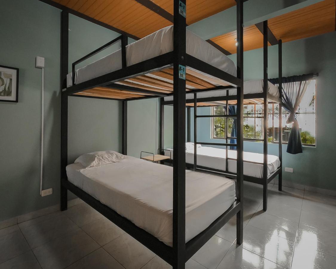 Oasis Hostel Medellín Buitenkant foto