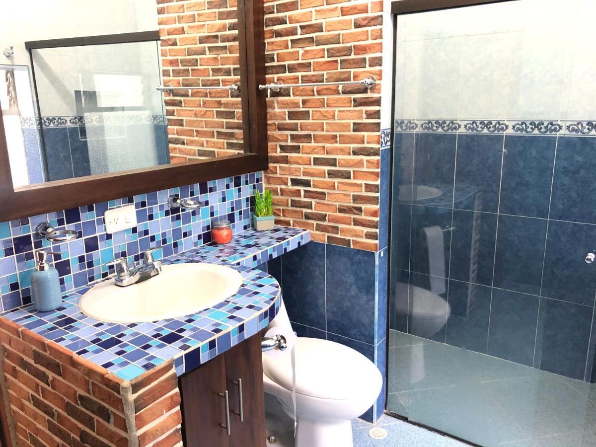 Oasis Hostel Medellín Buitenkant foto